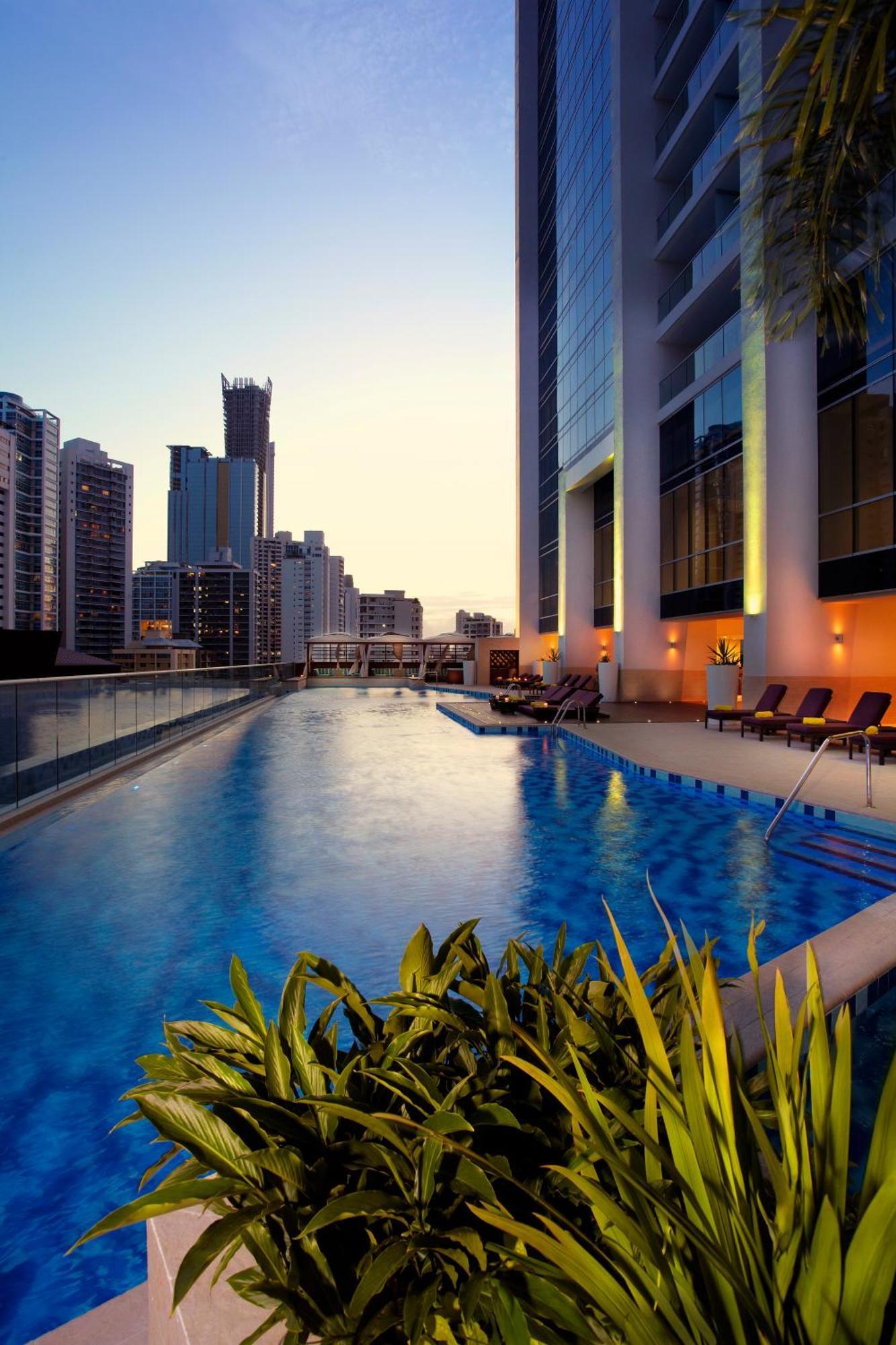 Hard Rock Hotel Panama Megapolis Exteriör bild The pool at the hotel