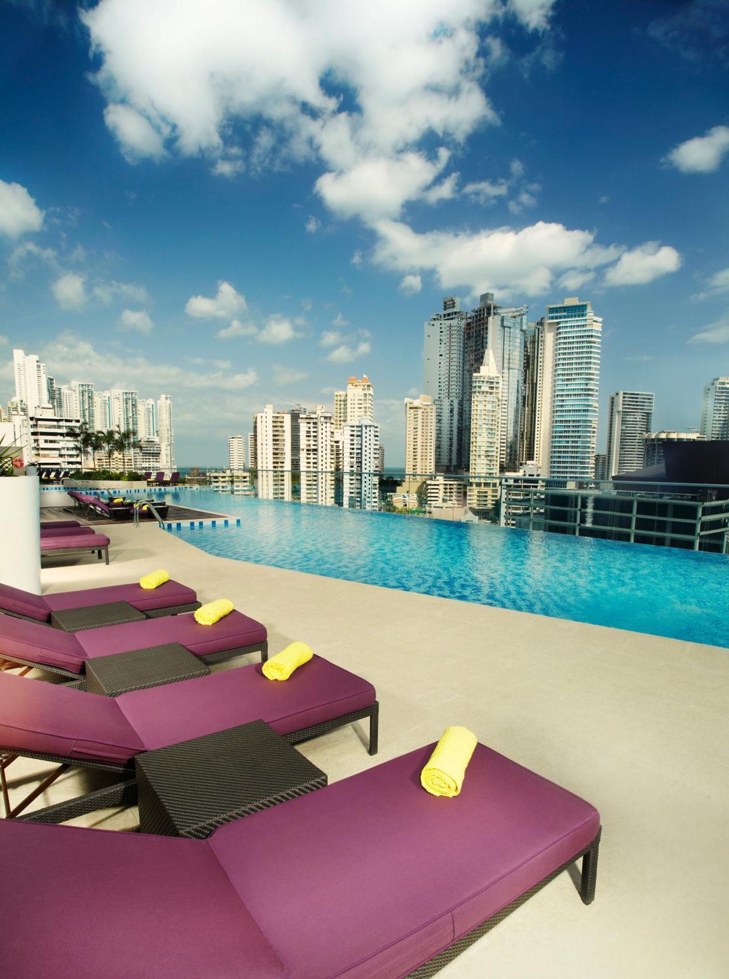 Hard Rock Hotel Panama Megapolis Exteriör bild View from the rooftop pool