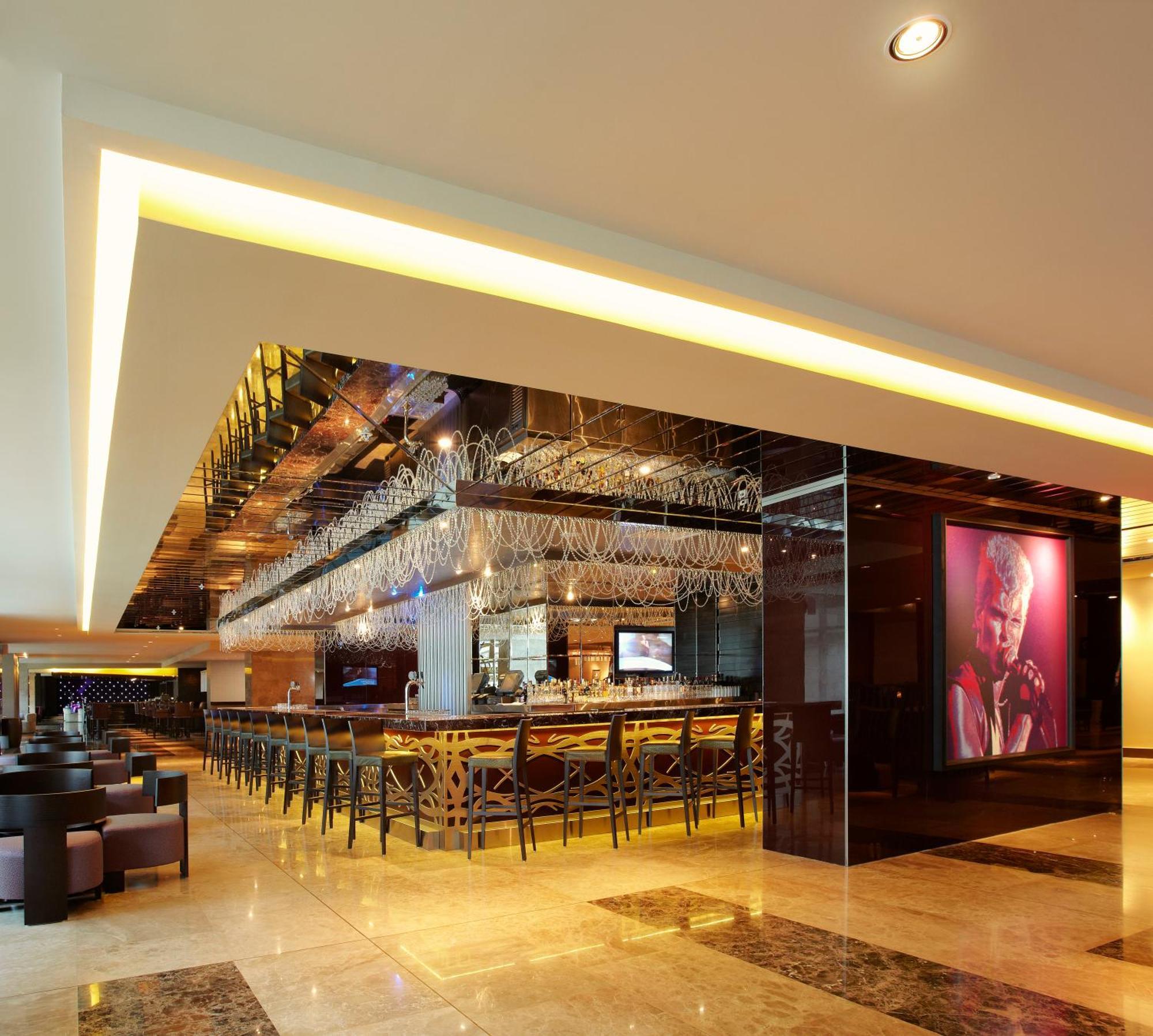 Hard Rock Hotel Panama Megapolis Exteriör bild The bar at the lobby