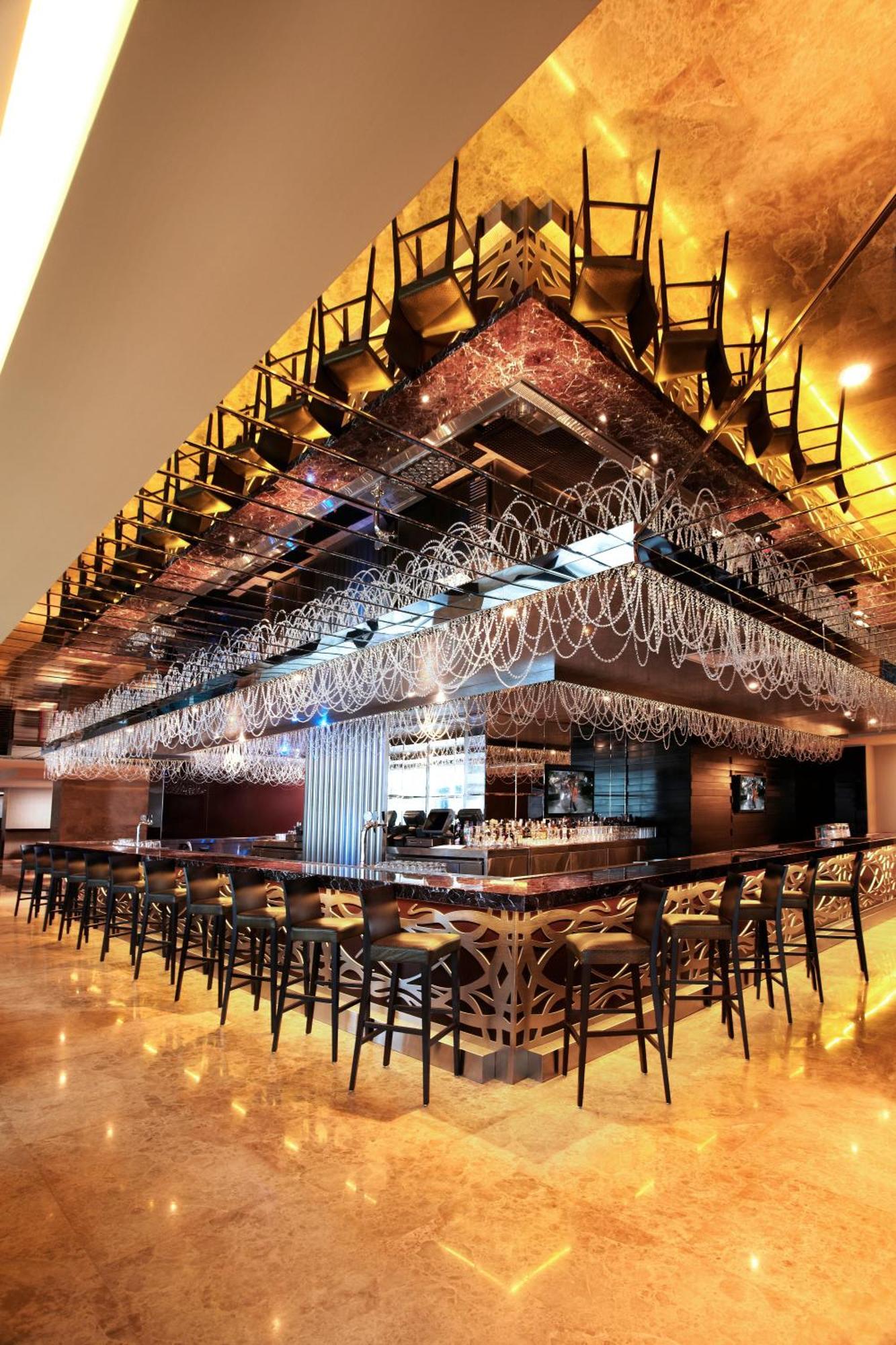 Hard Rock Hotel Panama Megapolis Restaurang bild The bar at the 101 bar