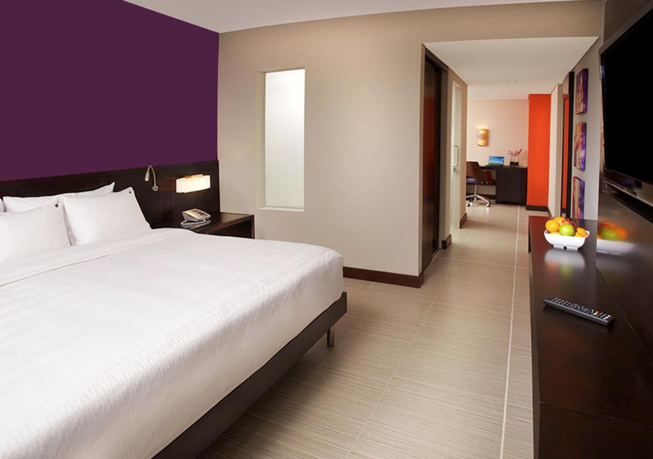 Hard Rock Hotel Panama Megapolis Exteriör bild Suite
