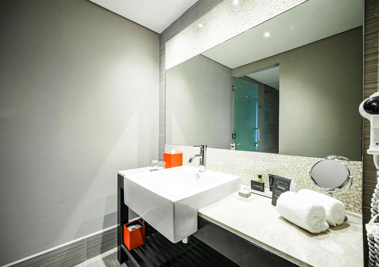 Hard Rock Hotel Panama Megapolis Exteriör bild Bathroom