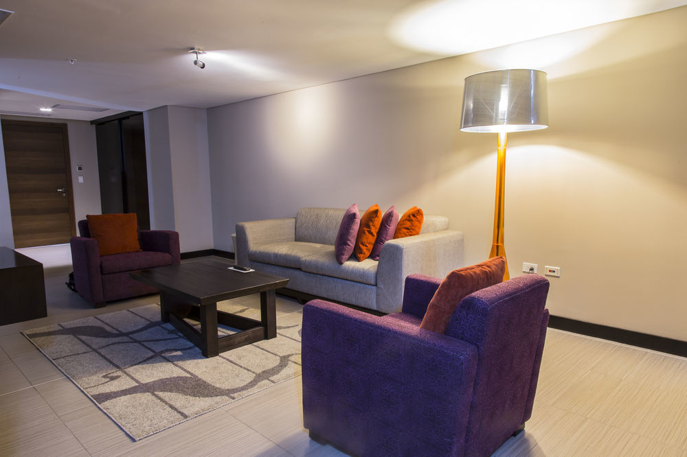 Hard Rock Hotel Panama Megapolis Exteriör bild A living room in a hotel suite