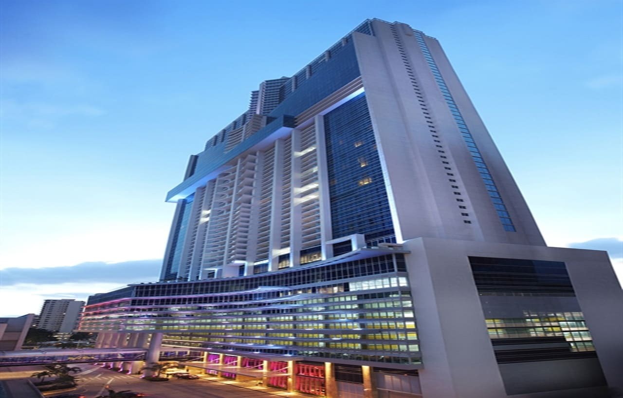 Hard Rock Hotel Panama Megapolis Exteriör bild The hotel at night